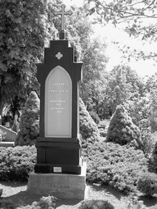 Foto des Denkmals auf dem Friedhof in Plau am See